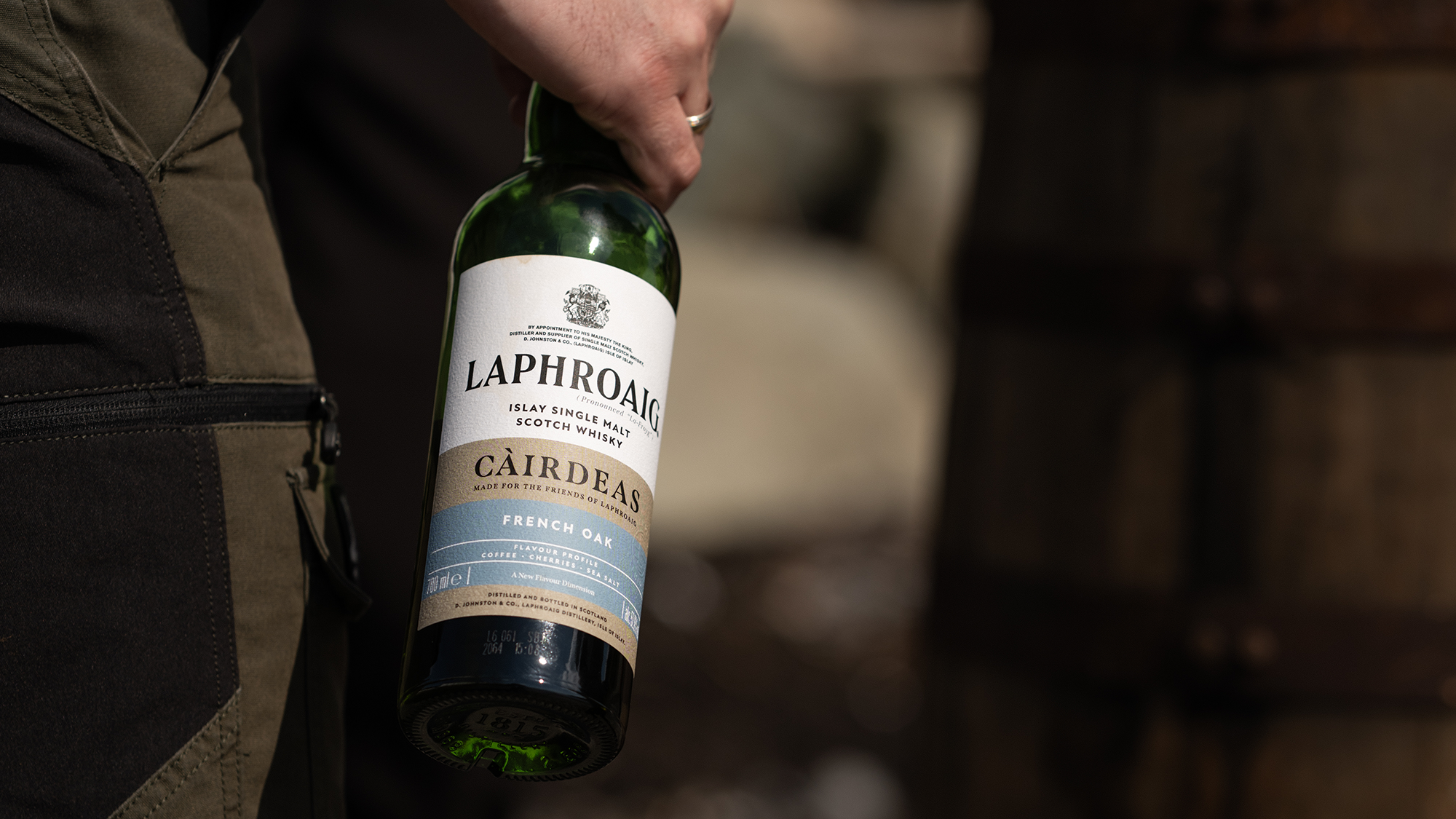 Cairdeas Holding Bottle