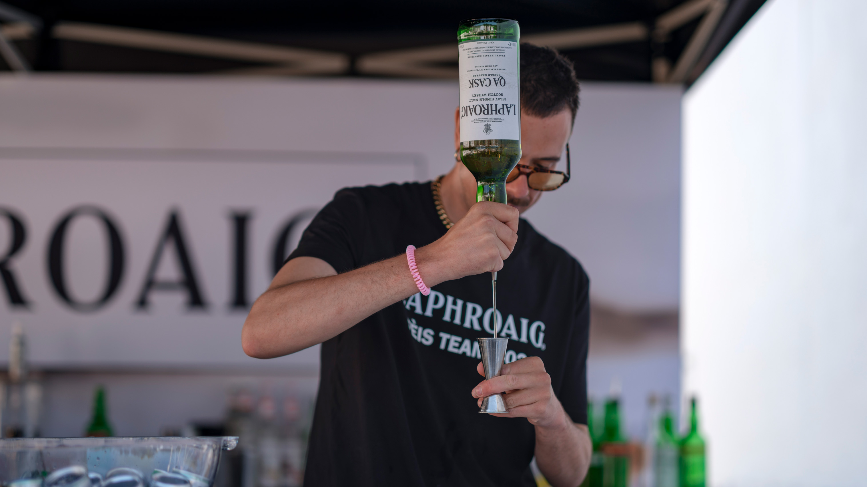Feis Ile Bar Cocktails making
