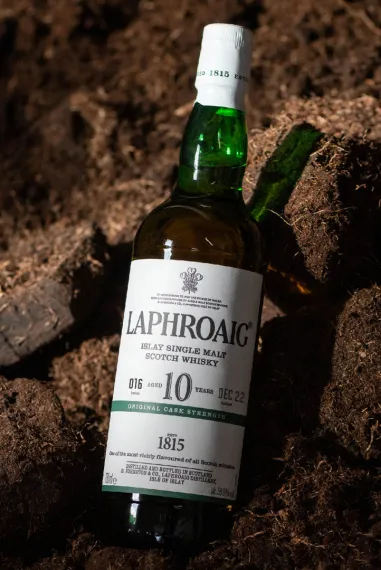 Laphroaig 10 Year Old Cask Strength batch 16 on peat