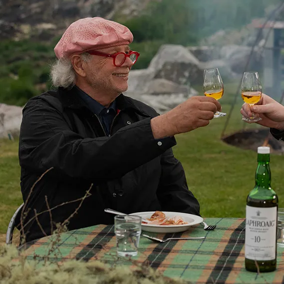 Francis Mallmann and Barry Macaffer toasting