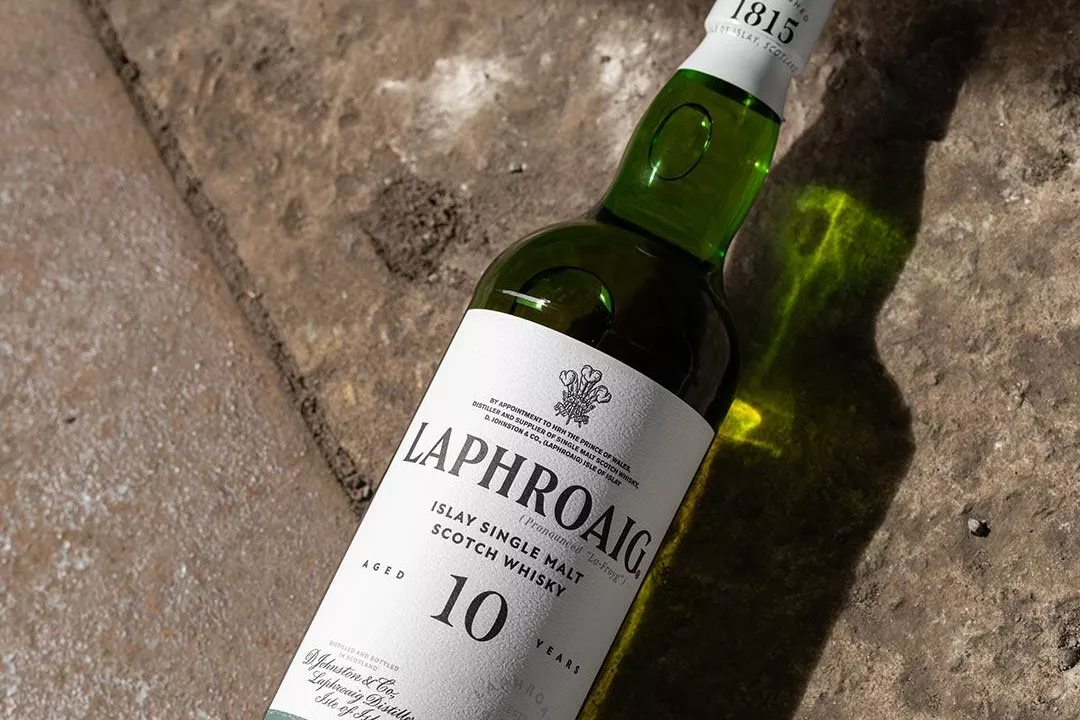 Laphroaig_10YO-700ml_NewPackaging_Lifestyle3