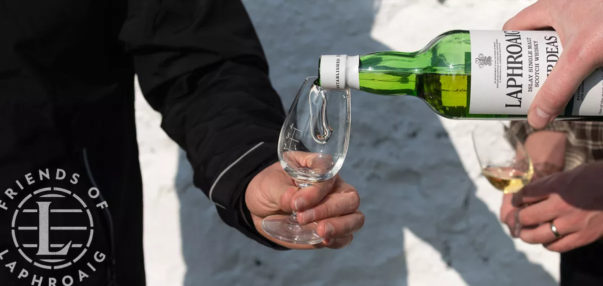 People enjoying a glass of Laphroaig Cairdeas