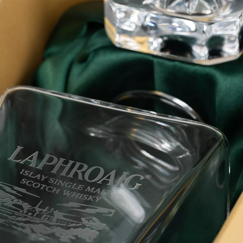 Image of merchandise Decanter with open bottle on velvet cloth