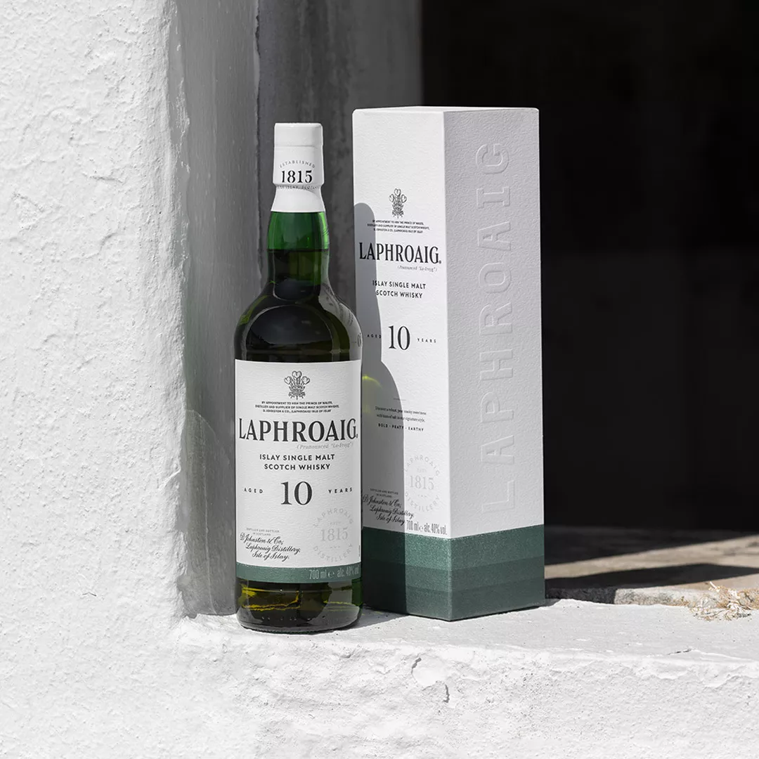 Laphroaig_10YO-700ml_NewPackaging_Lifestyle1