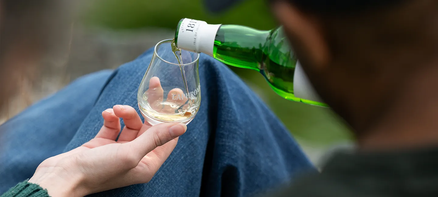 Fols_30_Toasting_Dramm