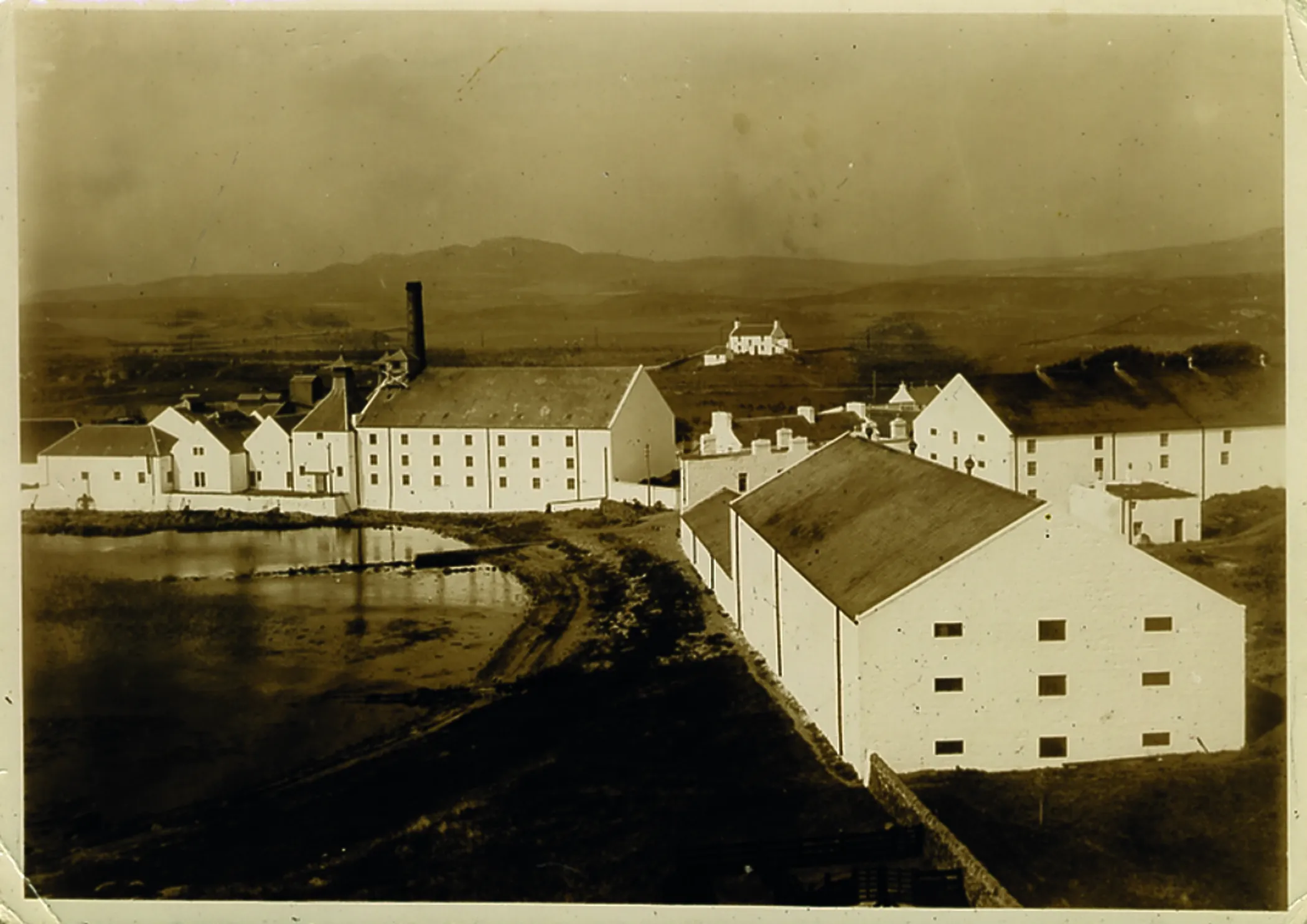 Laphroaig_Scotland_Distillery_2018