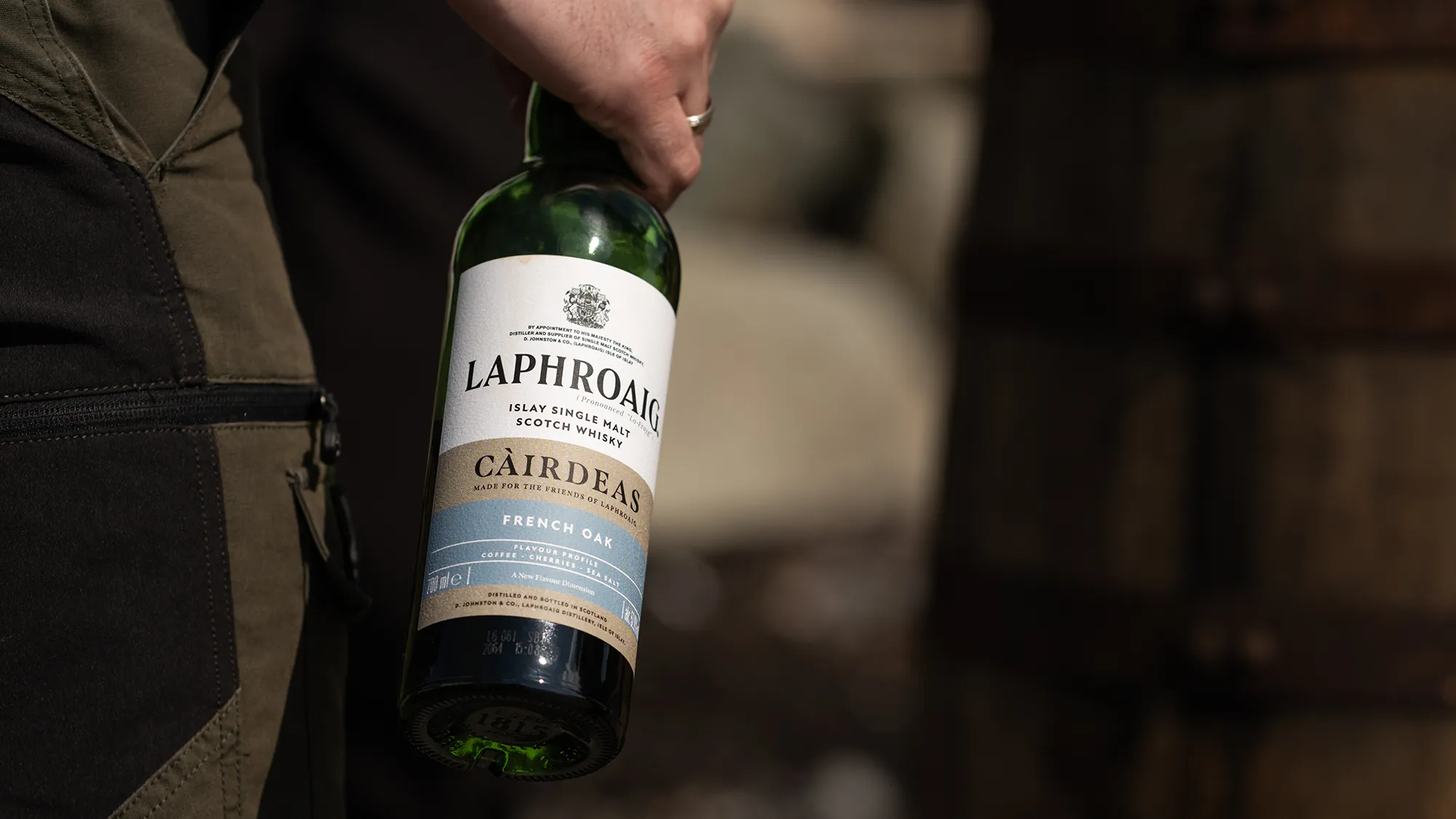 Cairdeas Holding Bottle