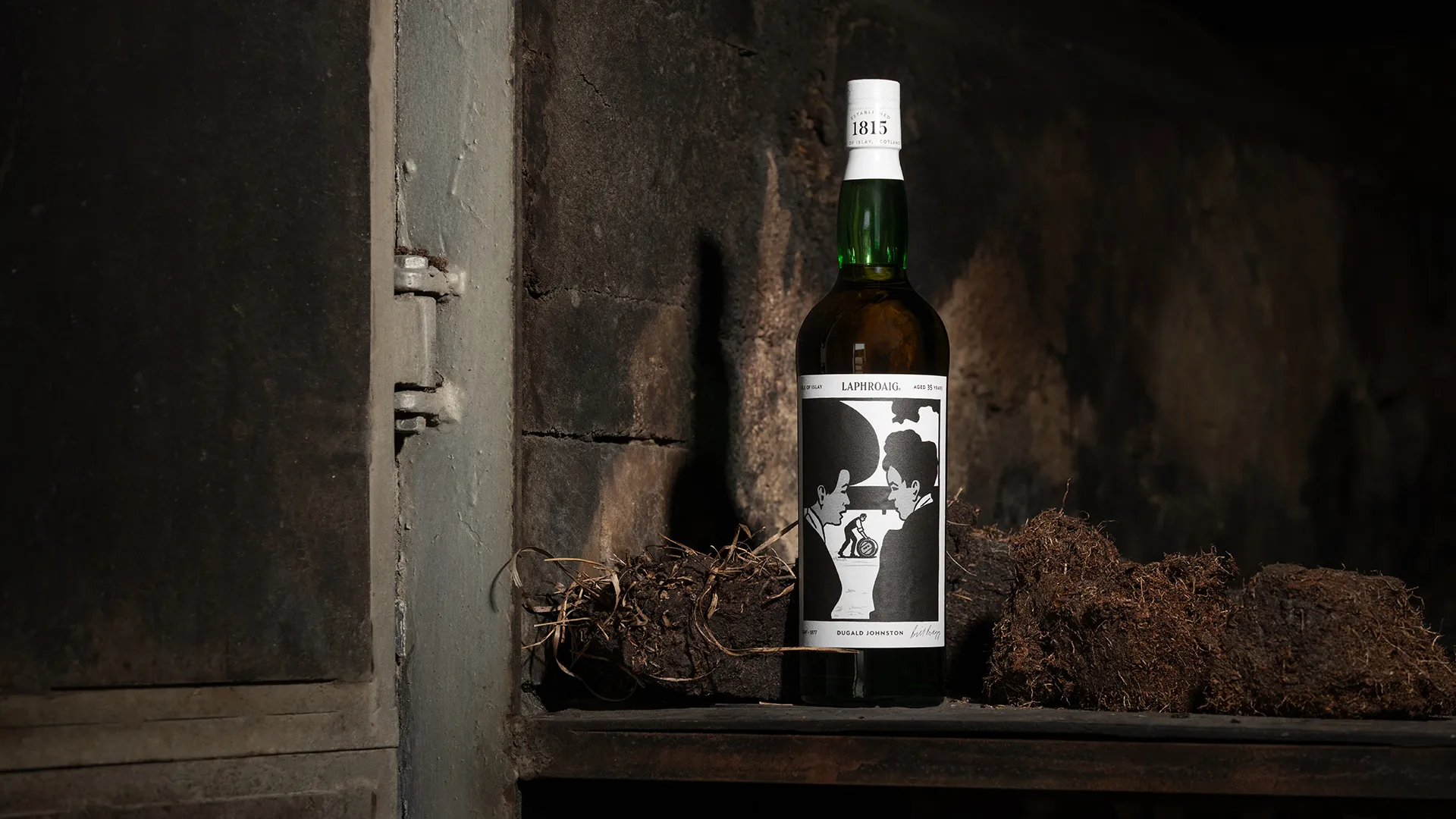 Laphroaig35YOStrongCharacter_3